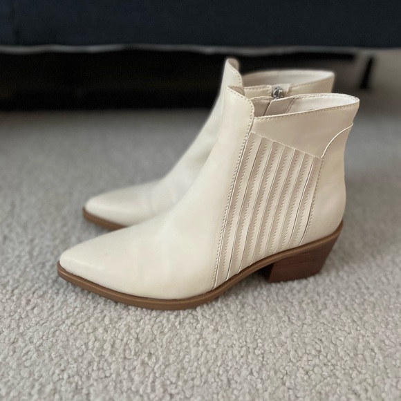 Dolce Vita White Leather Salome Booties - Picture 3 of 6